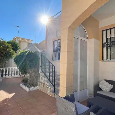 Periwinkle House Дом отдыха Dehesa de Campoamor (Orihuela Costa)